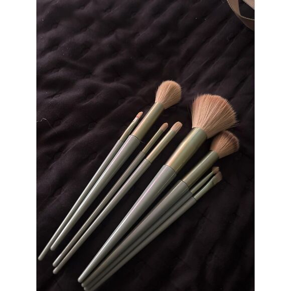 22 Pieces Green Makeup Kit Foundation Eyeshadow Brushes Set - Picture 2 of 5